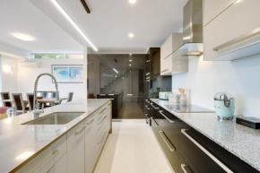 Bondi Holiday Home - Garden, Sydney